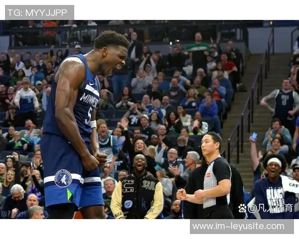 爱德华兹首节火力全开半场高效得分21分助球队争胜 爱德华兹首节火力全开半场高效得分21分助球队争胜