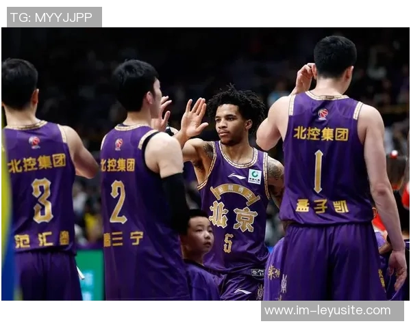 广东男篮正式注册萨姆纳期待新援为球队带来更多胜利